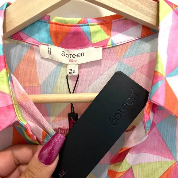 Geometric Multicolor Blouse - Picture 7 of 7